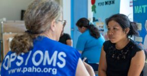 Panamá impulsa partos culturalmente seguros para mujeres Indígenas con la aplicación de una herramienta